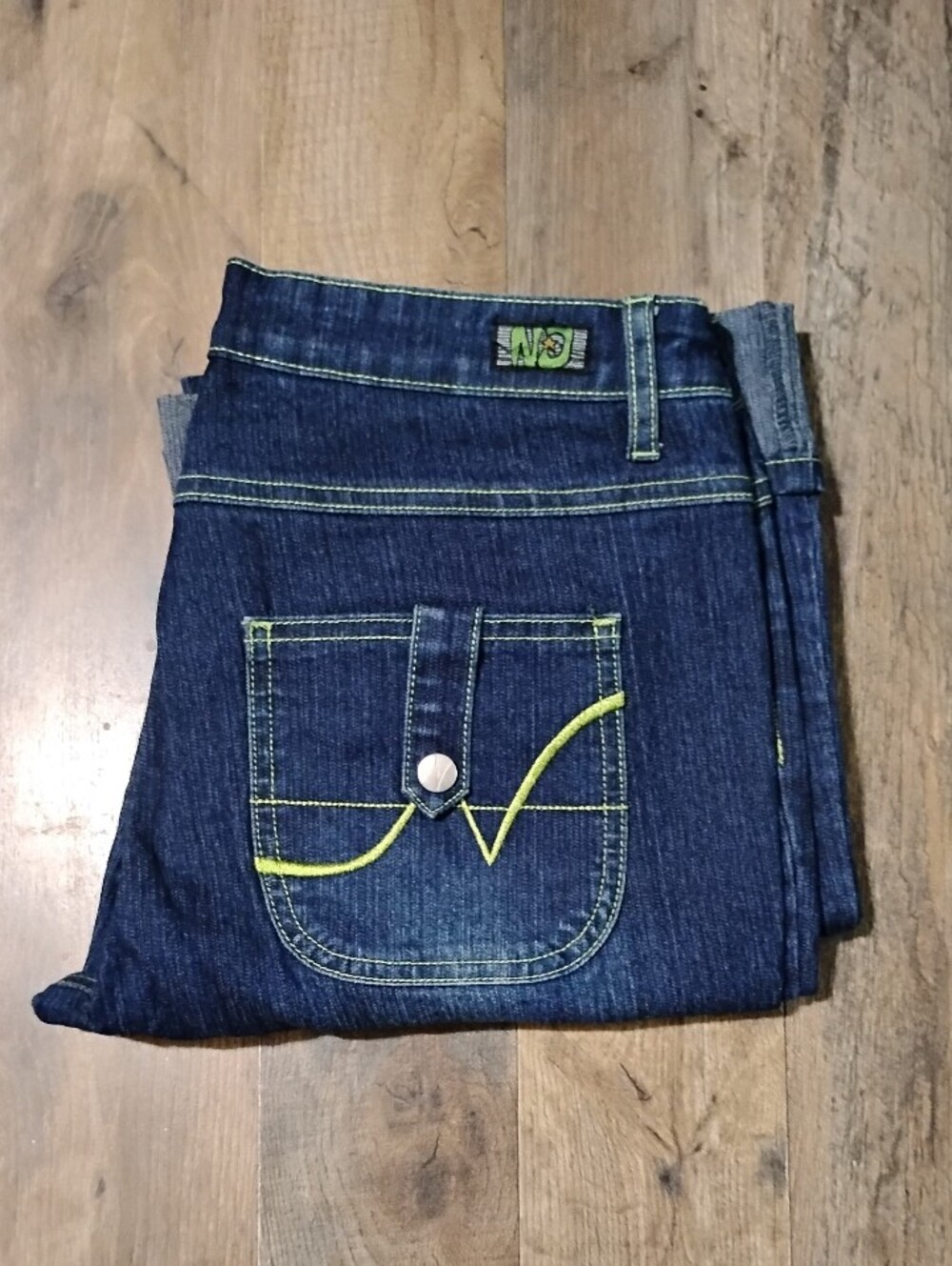 Nesso Jeans EUC Cropped Jeans with Lime Stitching Women's Size: 9